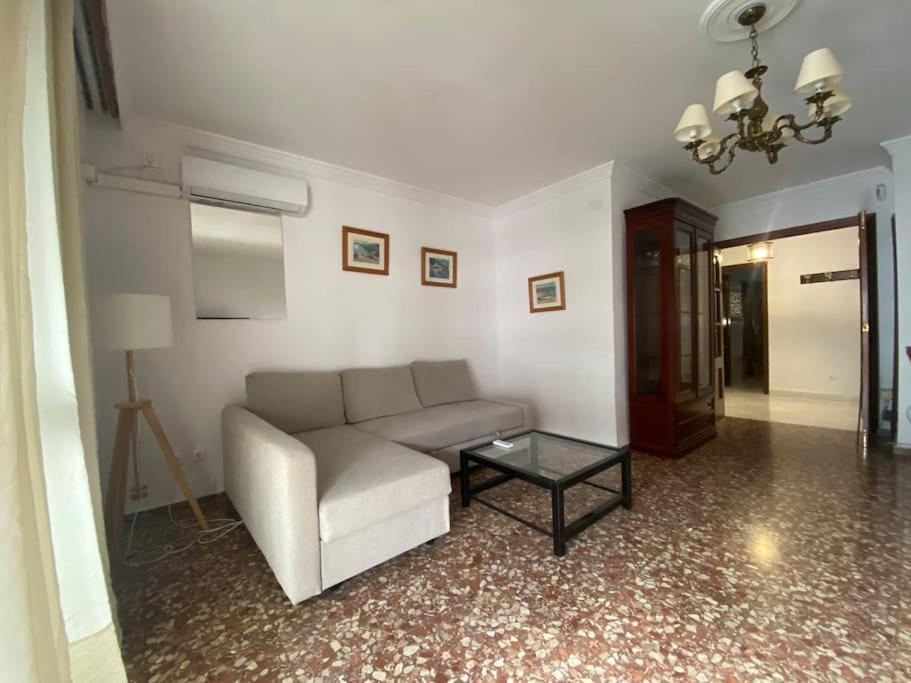 Funcional Piso 4 Dormitorios Frente A Santa Justa セビリア エクステリア 写真